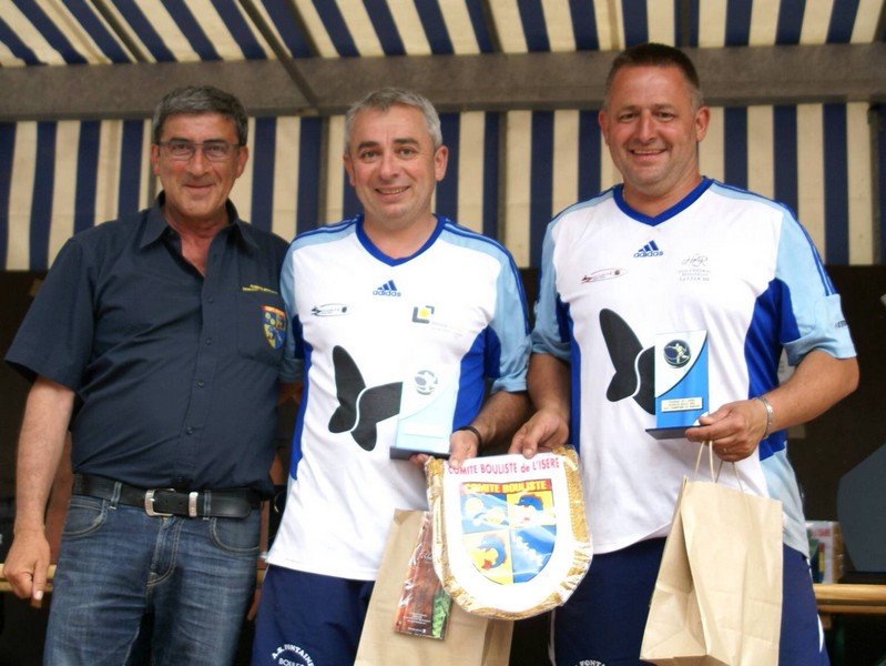 Sous champions 2ème division.