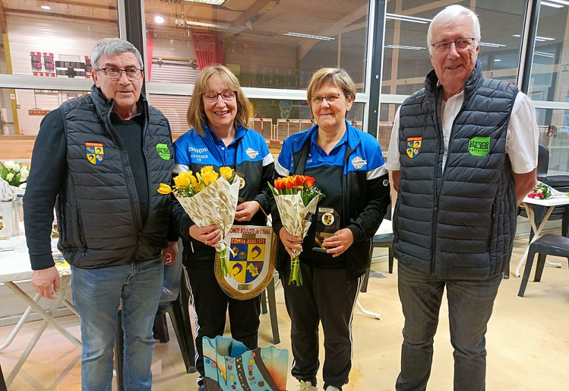 Rozand Chantal et Tronel Isabelle, entourées de Michel Dibenedetto et Gilbert Coeur.